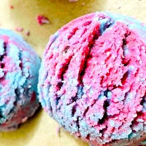 Superman ice cream scoop bath bombs